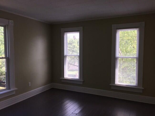 Front bedroom - 222 W 2nd Ave