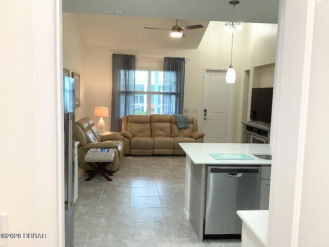 Building Photo - 362 Parrot Ln