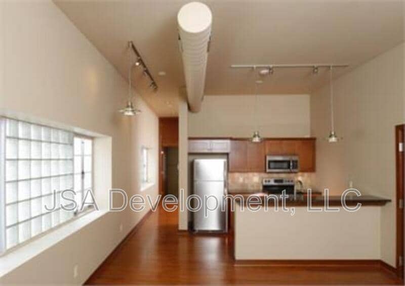 Primary Photo - 606 Sycamore St