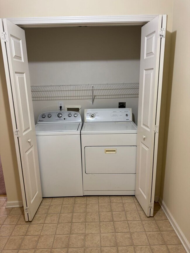 Foto del edificio - Desirable 2BR Townhome Near Downtown Hickory — Utilities Included