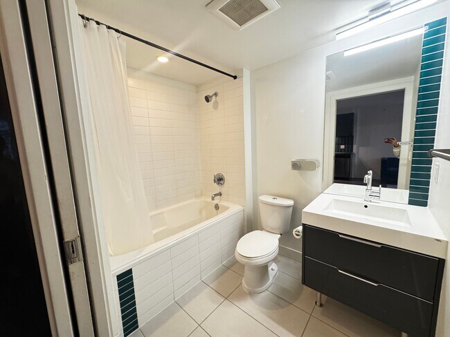 Photo du bâtiment - 1325 Rolston St