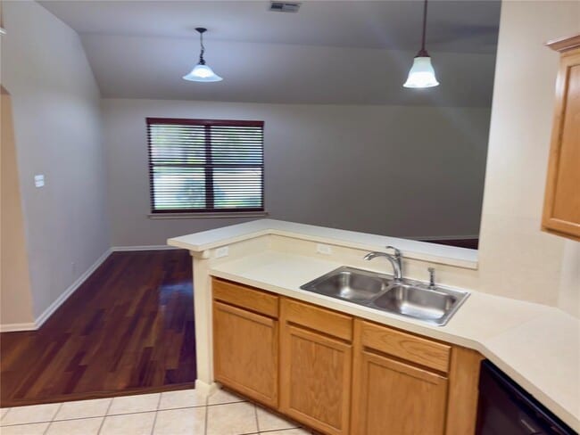 Foto del edificio - 9214 Sommerland Wy