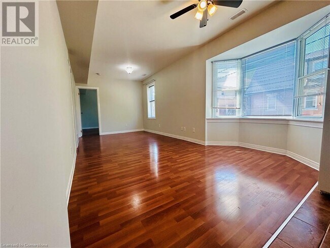 Building Photo - 209 Balsam Ave S