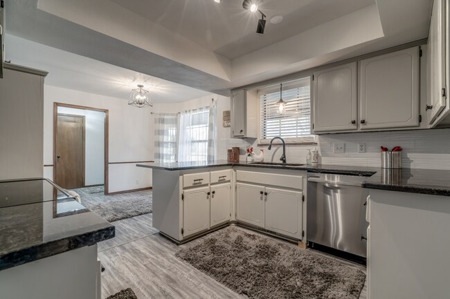 Foto del edificio - 3 br, 2 bath House - 2104 Rushing Meadows