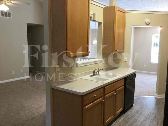 Building Photo - 200 Fairview Chase Rd