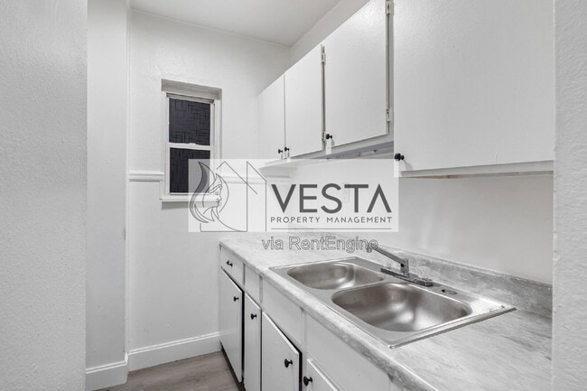 Building Photo - 28 Bass Ln