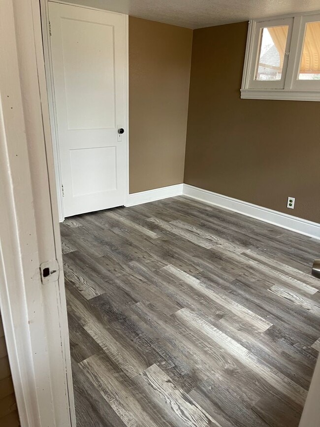 Building Photo - 3 Bedroom 1 bath home
