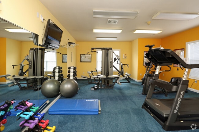 Fitness center - Nantucket Apartments