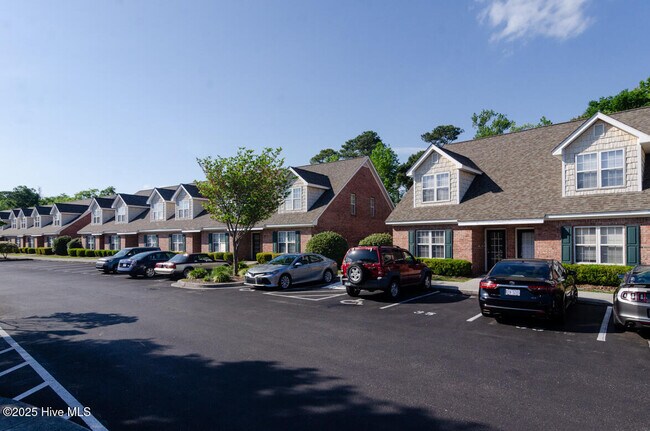 Foto del edificio - 4804 College Rd