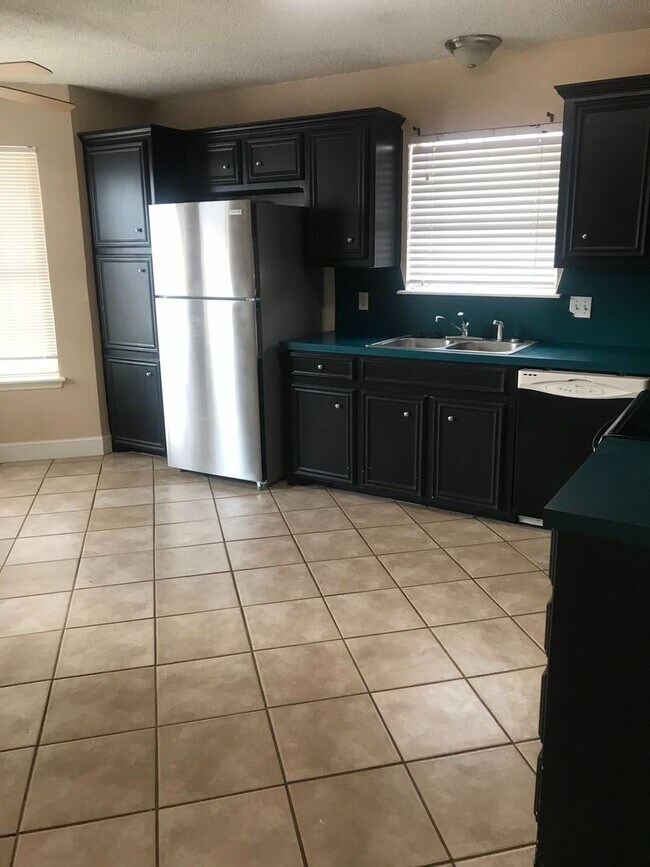 Foto del edificio - Available April 1st 2024! - 6108 8th - Fri...