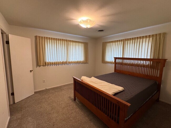 Foto del edificio - 1608 Northcrest Dr