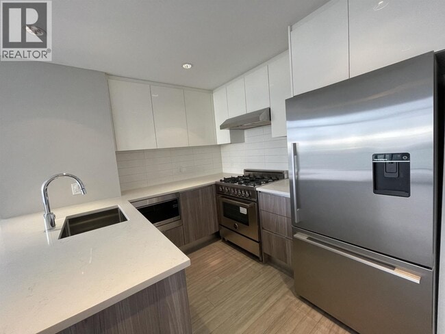 Building Photo - 4900 Lennox Ln