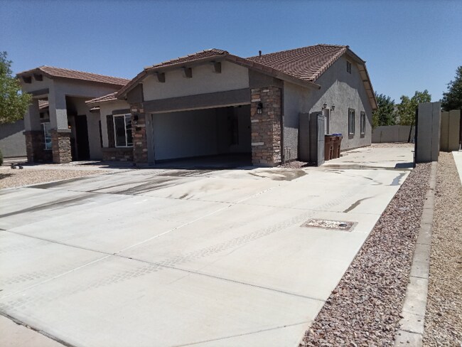 Building Photo - 3733 E Meadow Lark Way