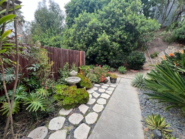 Foto del edificio - 2140 Via Robles