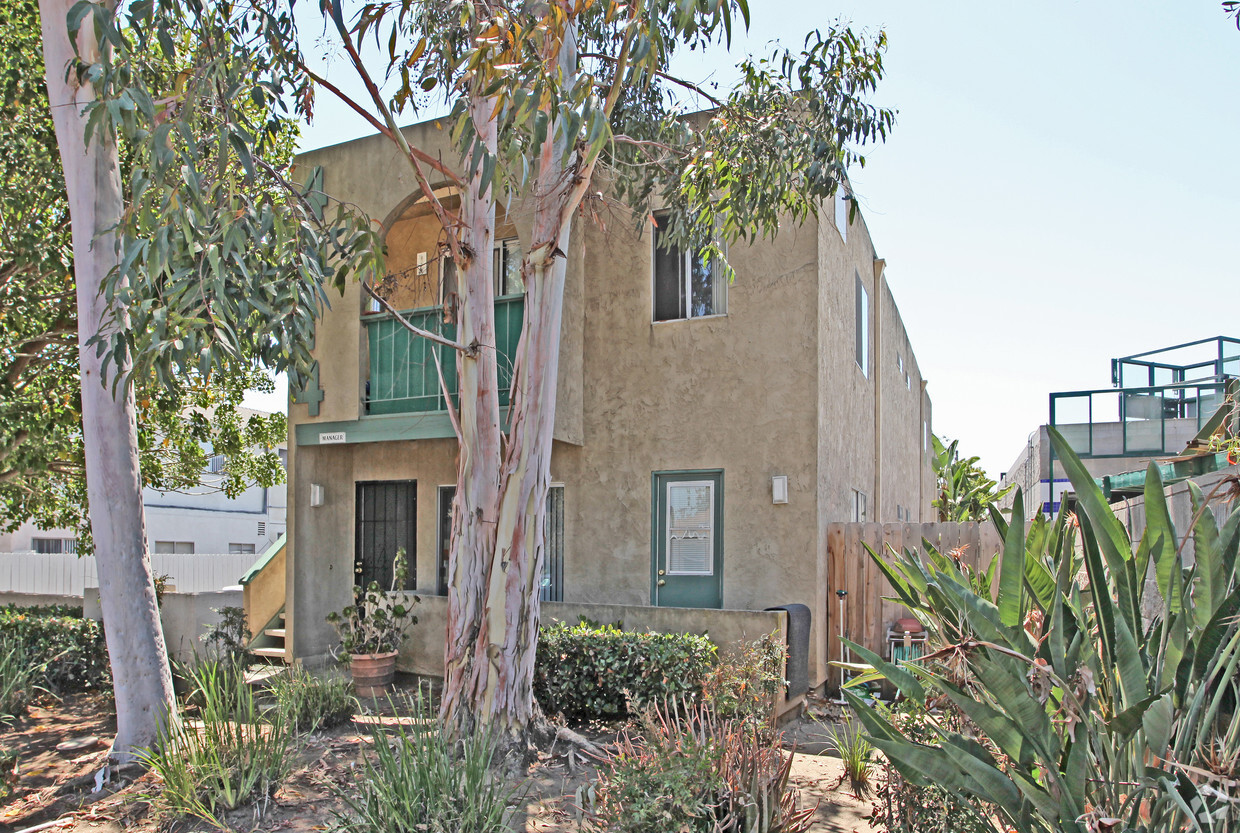 Building Photo - Montezuma Manor