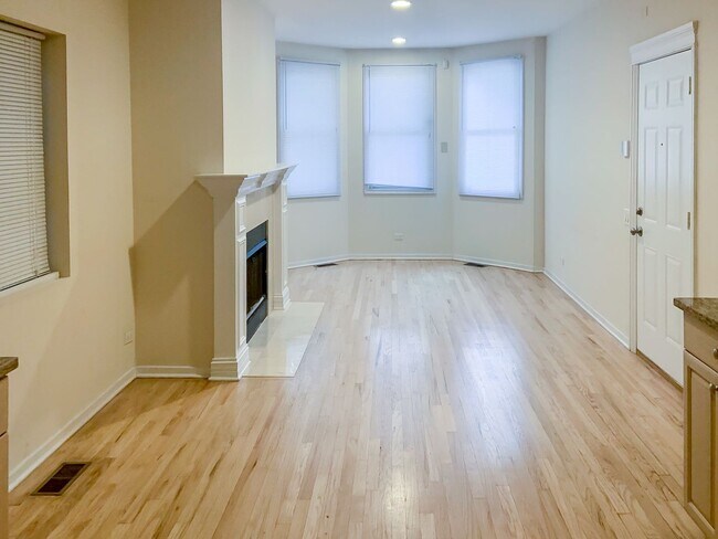 Foto del edificio - 2320 N Southport Ave