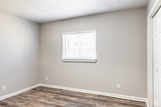 1HAB, 1BA - 604 ft² - Brittany Village