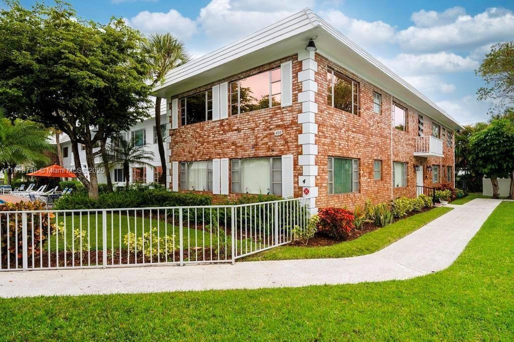 Foto principal - 400 S Cypress Rd