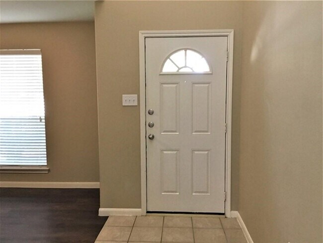 Building Photo - 21655 Falvel Lake Dr