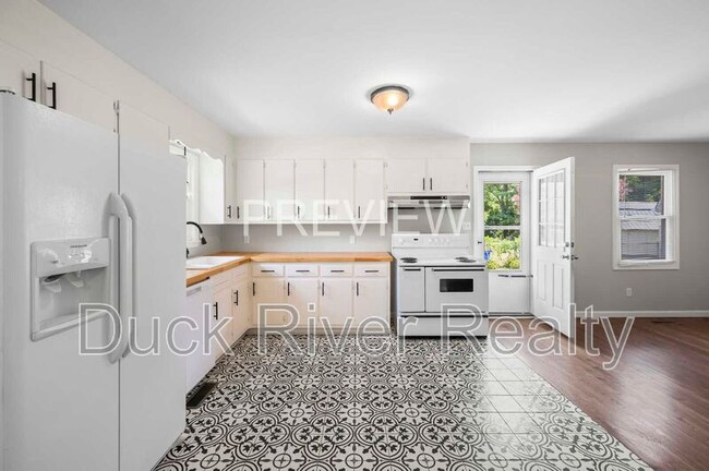 Building Photo - 106 Hobbs Dr
