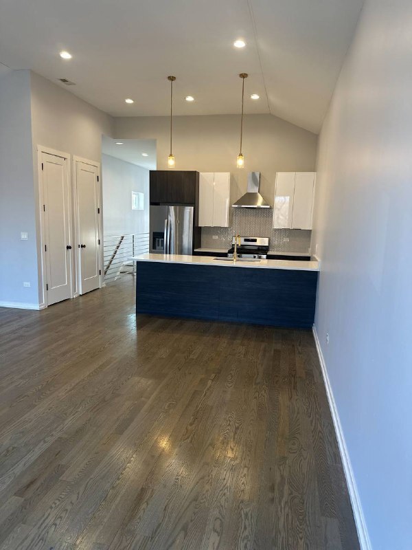 Building Photo - 3936 S Indiana Ave