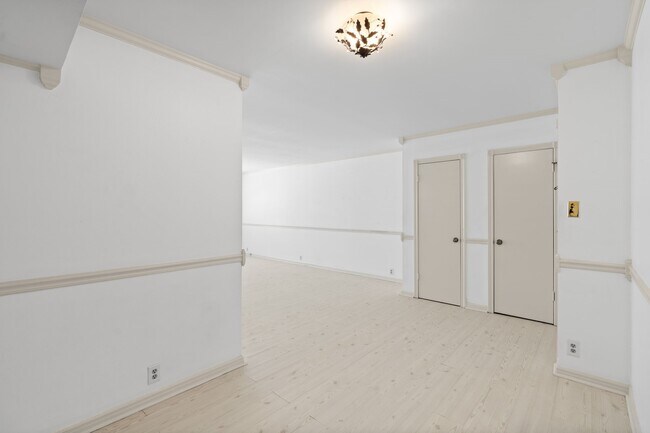Building Photo - 2601 Bellefontaine