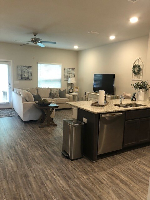 Building Photo - 6731 Spaniel Dr