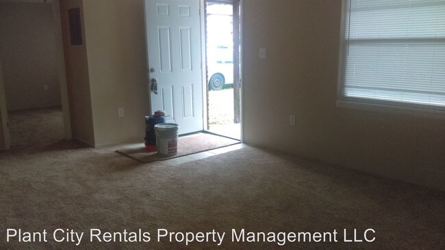 Foto del edificio - 1006 W McLendon St