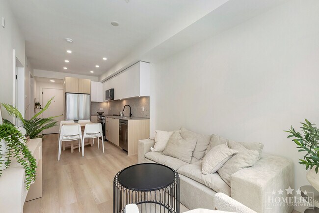 Building Photo - Stylish 2 Bed 1 Bath Condo for Rent in Surrey City Centre!