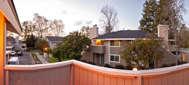 Building Photo - Luxurious Top-Floor Corner Condo~ Move In ...