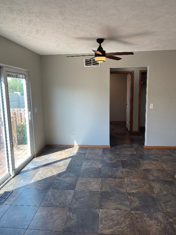 Foto del edificio - 6615 Shadow Pines Dr