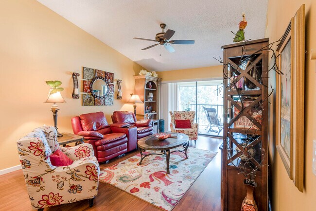 Building Photo - 1502 Pinecrest Cir