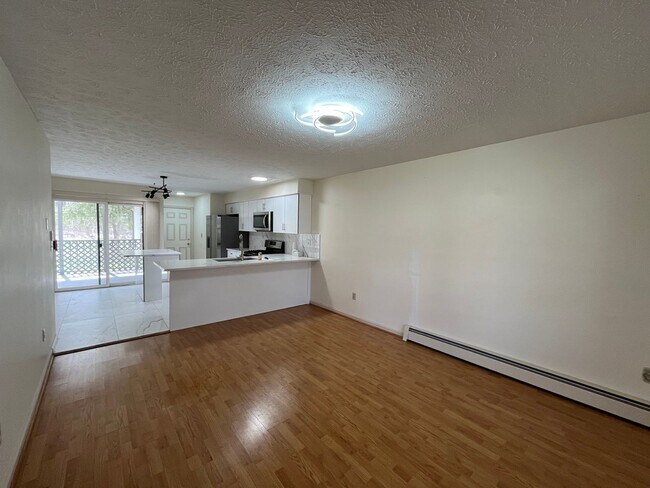 Building Photo - Spacious 2 Bedroom 2.5 Bath
