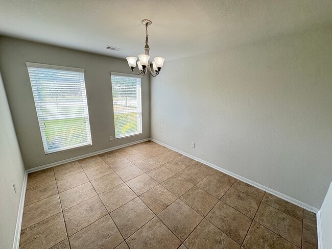 Building Photo - Charming one-story home featuring 3 bedrooms and 2.5 bathrooms in a welcoming neighborhood.