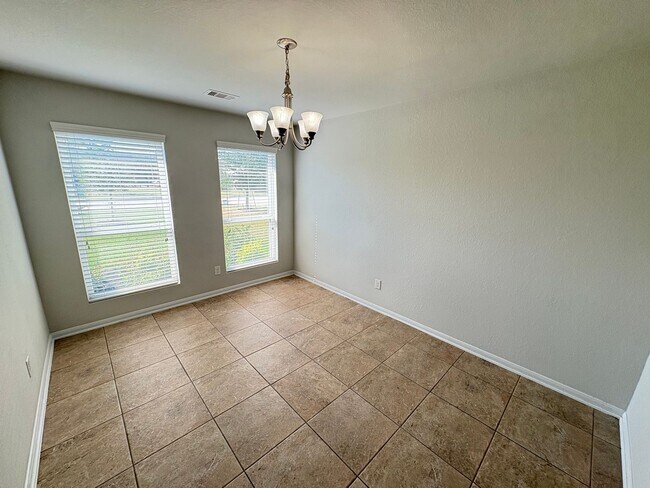 Foto del edificio - Charming one-story home featuring 3 bedrooms and 2.5 bathrooms in a welcoming neighborhood.