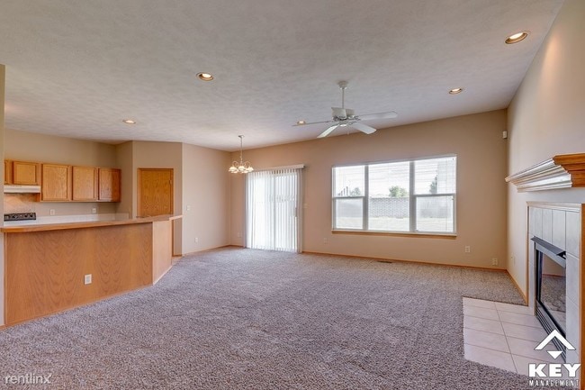 Building Photo - 3 br, 2.5 bath Townhome - 523 N Bristol Ct