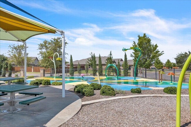 Foto del edificio - 3-4 bed, 2 bath, Open Floor Plan