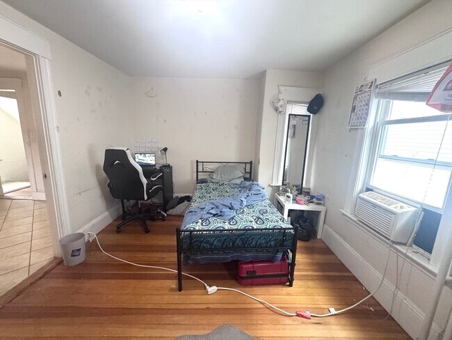 Building Photo - 95 Boylston St