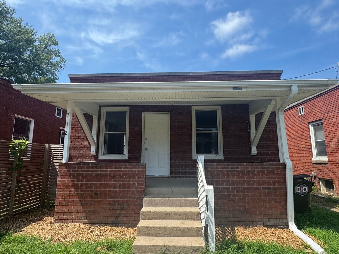 Foto principal - 2 bed 2 bath Bungalow in South Lincoln