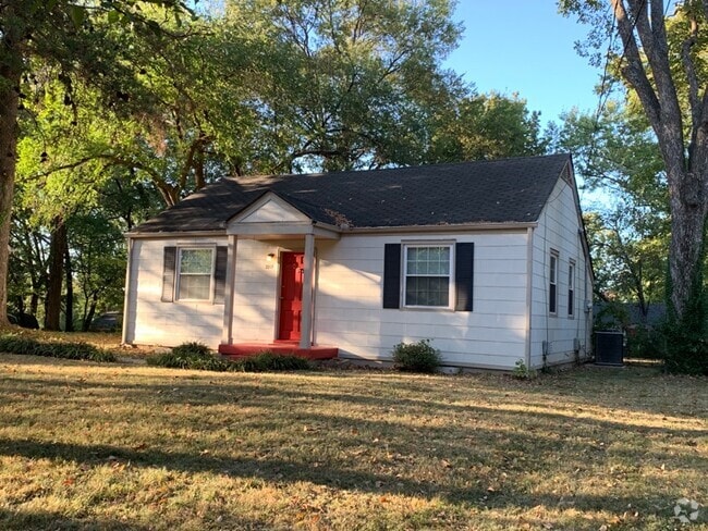 Building Photo - 2915 Susan Dr