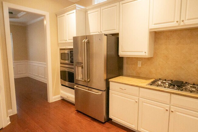 Building Photo - **Application Pending** Stunning 3-Bedroom...