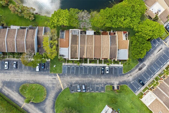 Foto del edificio - 1360 NW 97th Terrace