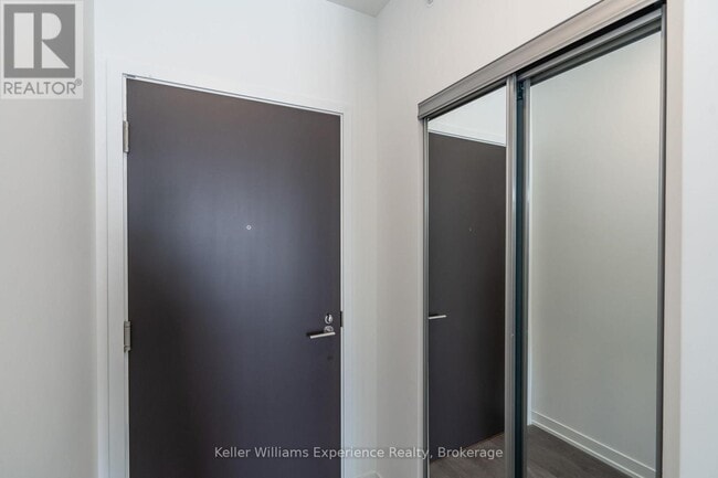 Building Photo - 39 Mary St