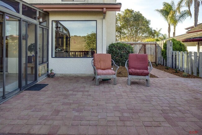 patio de ladrillo - 684 Shamrock Ln