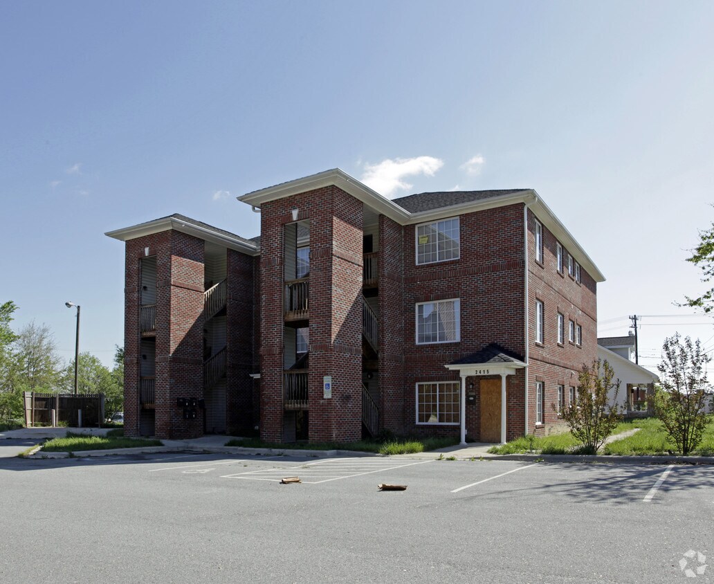 Foto principal - 2411-2415 Charlotte St