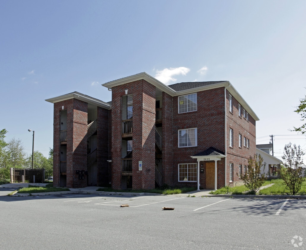 Primary Photo - 2411-2415 Charlotte St