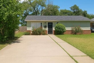 Building Photo - 3603 S Hughes St