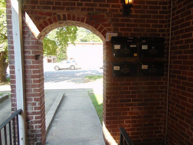 Building Photo - 1422 Gregg St