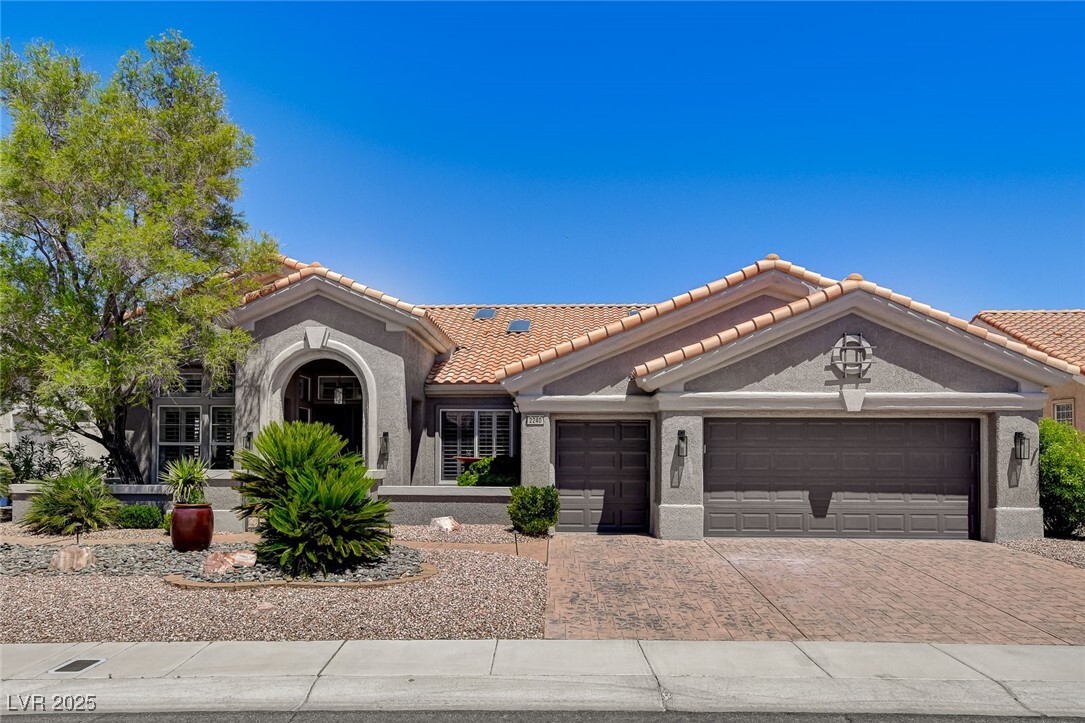 Foto principal - 2240 Sun Cliffs St