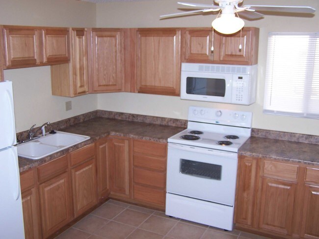 Kitchen - 1006 Western Dr